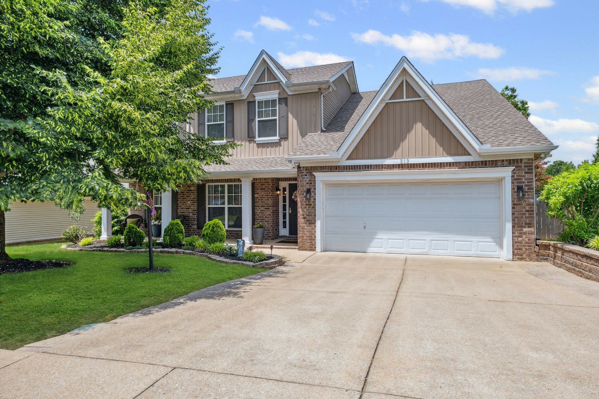 Property Photo: 212 Vintage Cir TN 37075