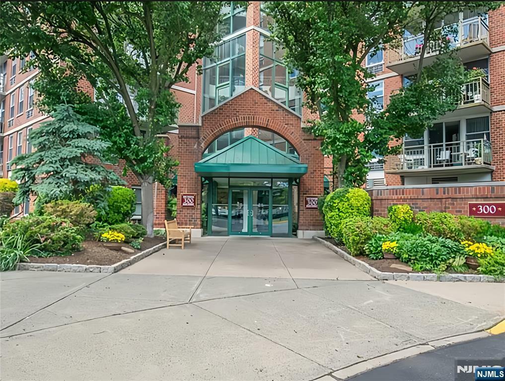 Property Photo:  300 Main Street 216  NJ 07424 