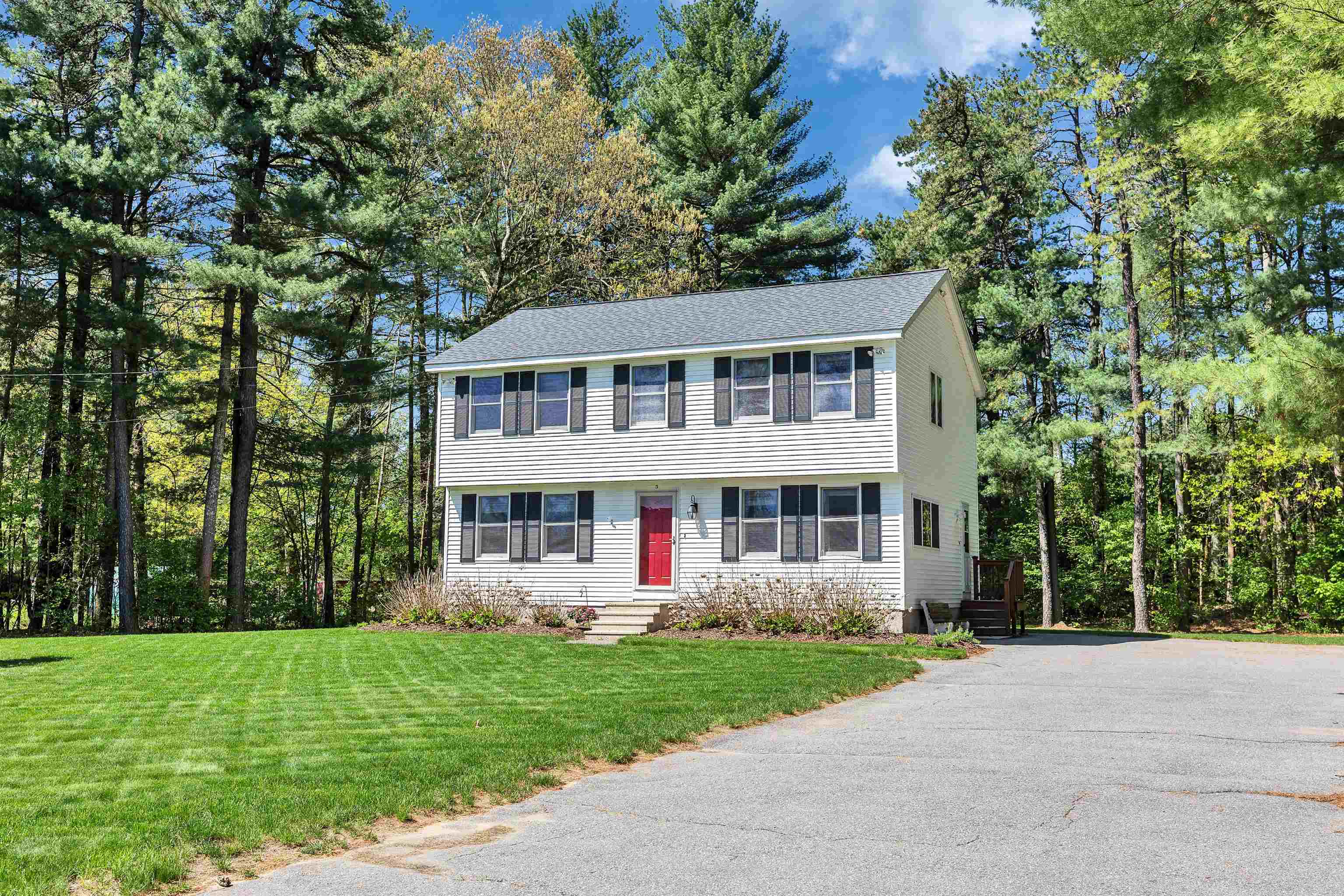Property Photo: 3 Pondview Drive NH 03052