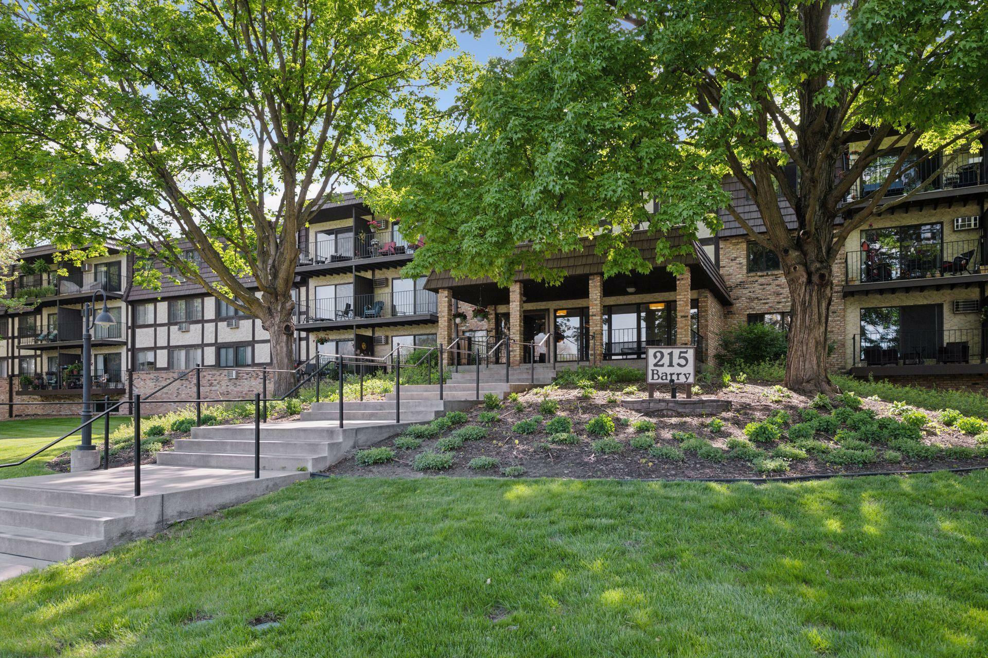 215 Barry Avenue S 306  Wayzata MN 55391 photo