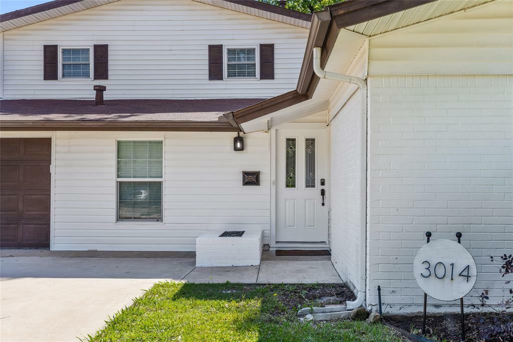 Property Photo: 3014 Brockbank Drive TX 75062