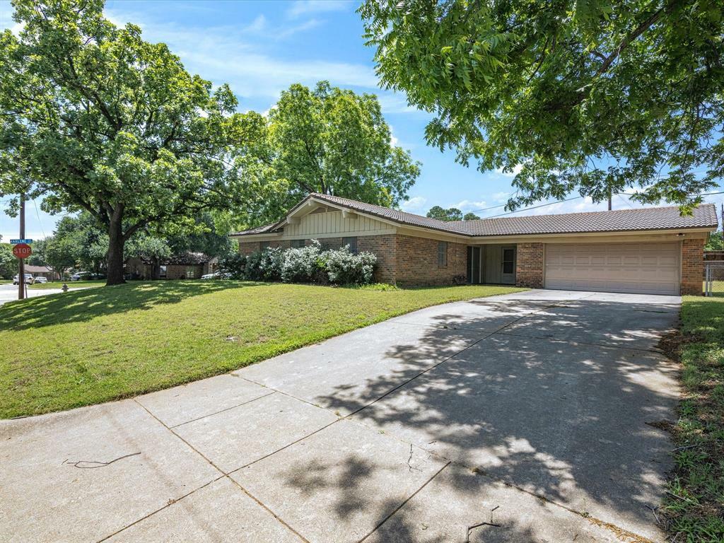 Property Photo: 1904 Marlene Drive TX 76040