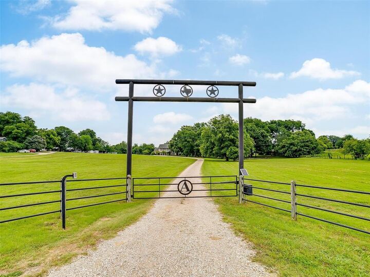 Property Photo:  3207 Howard Road  TX 75165 