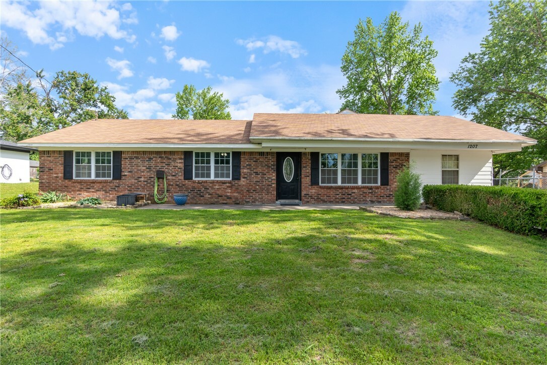 Property Photo: 1207 SE E Street AR 72712