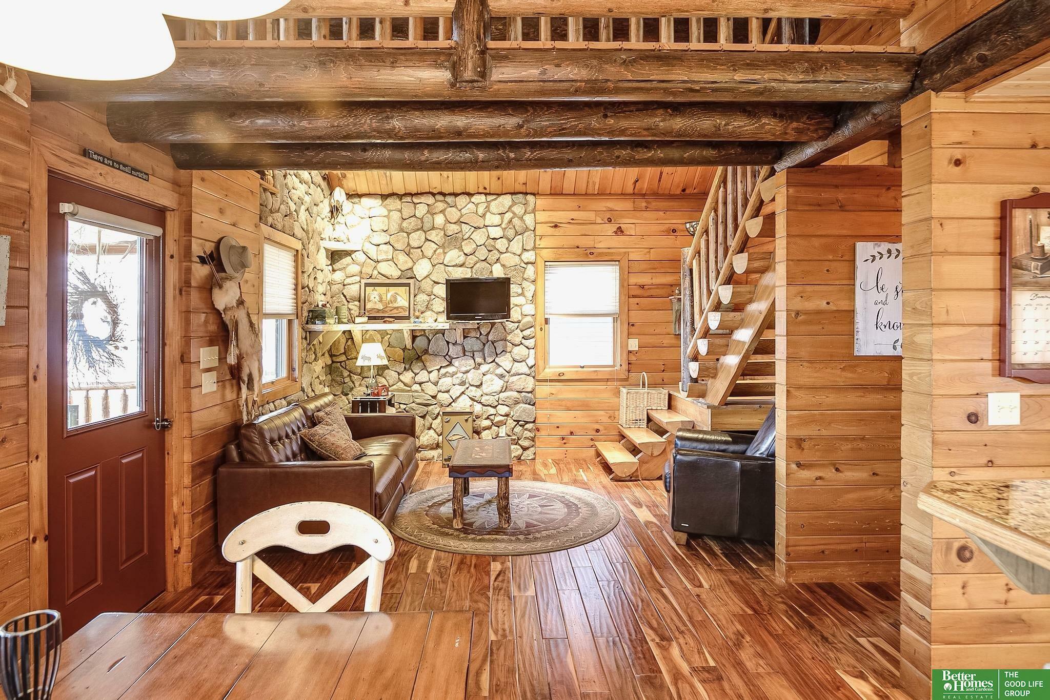 Property Photo: 4856 Lakeshore Drive NE 68061-9999