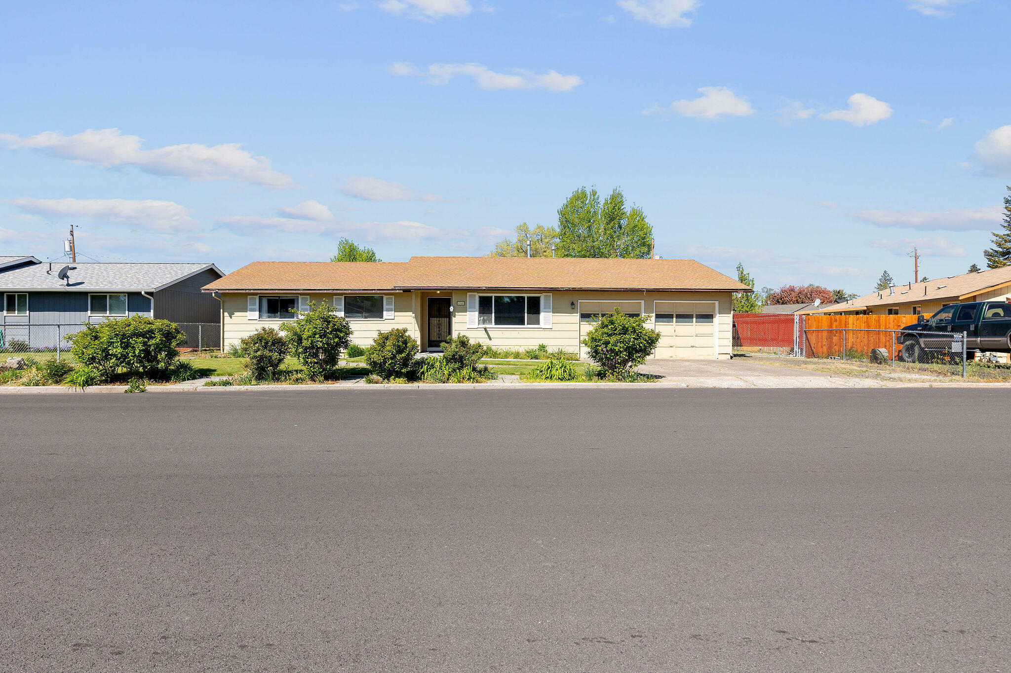Property Photo: 575 SE Juniper Street OR 97754
