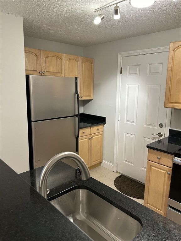 Property Photo:  6 Walden Drive 2  MA 01760 