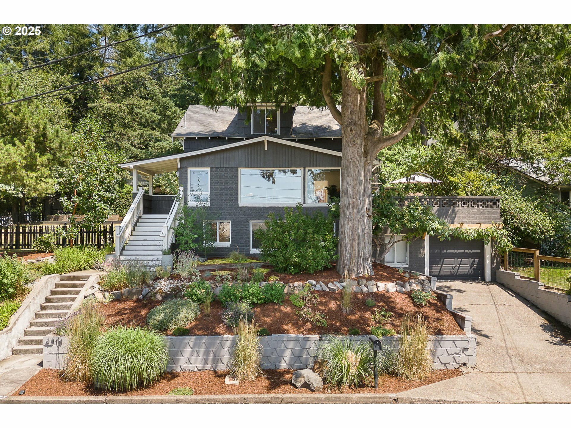Property Photo: 4314 SW Washouga Ave OR 97239