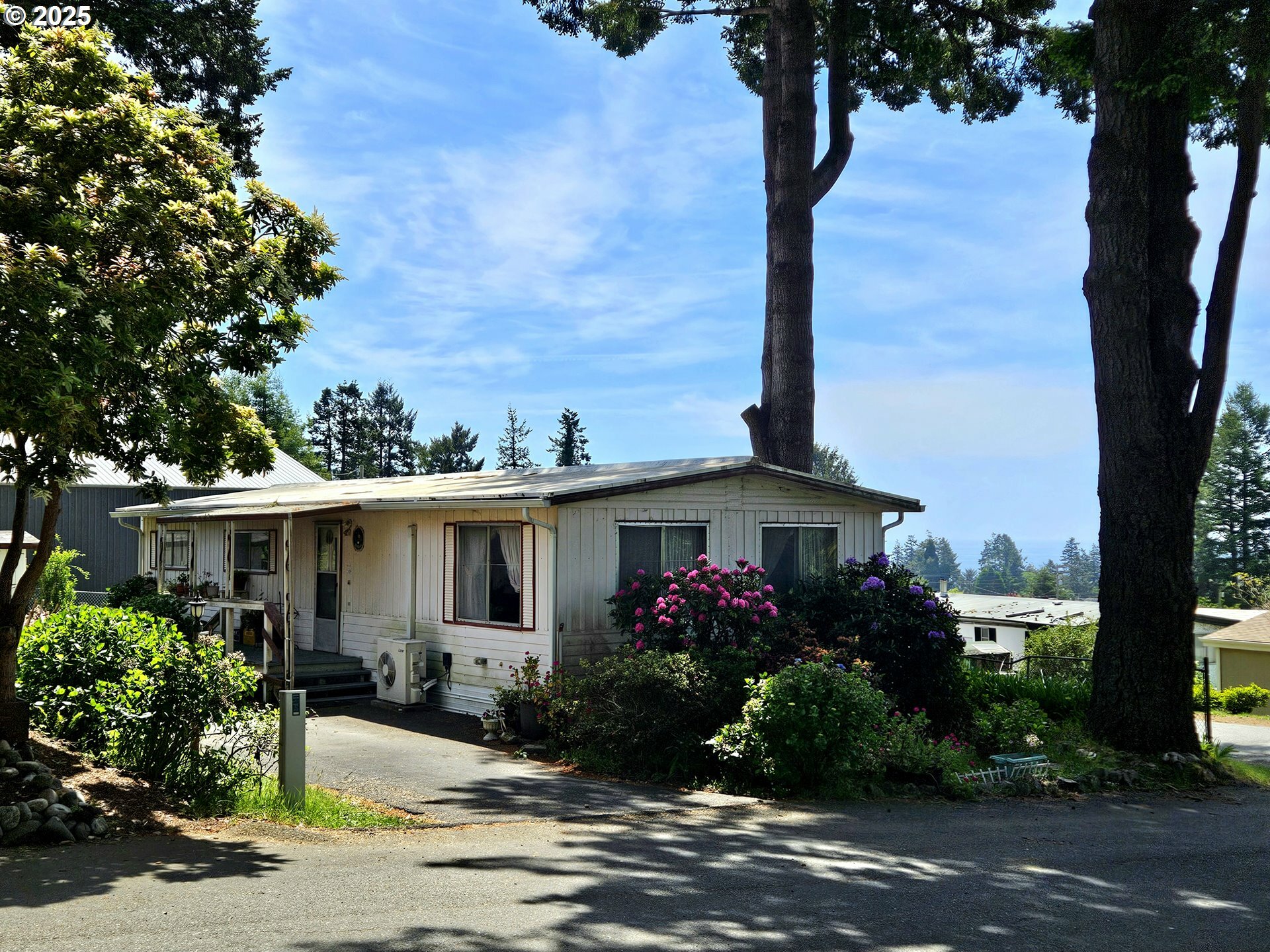 Property Photo:  16427 Vista Hills Dr 17  OR 97415 