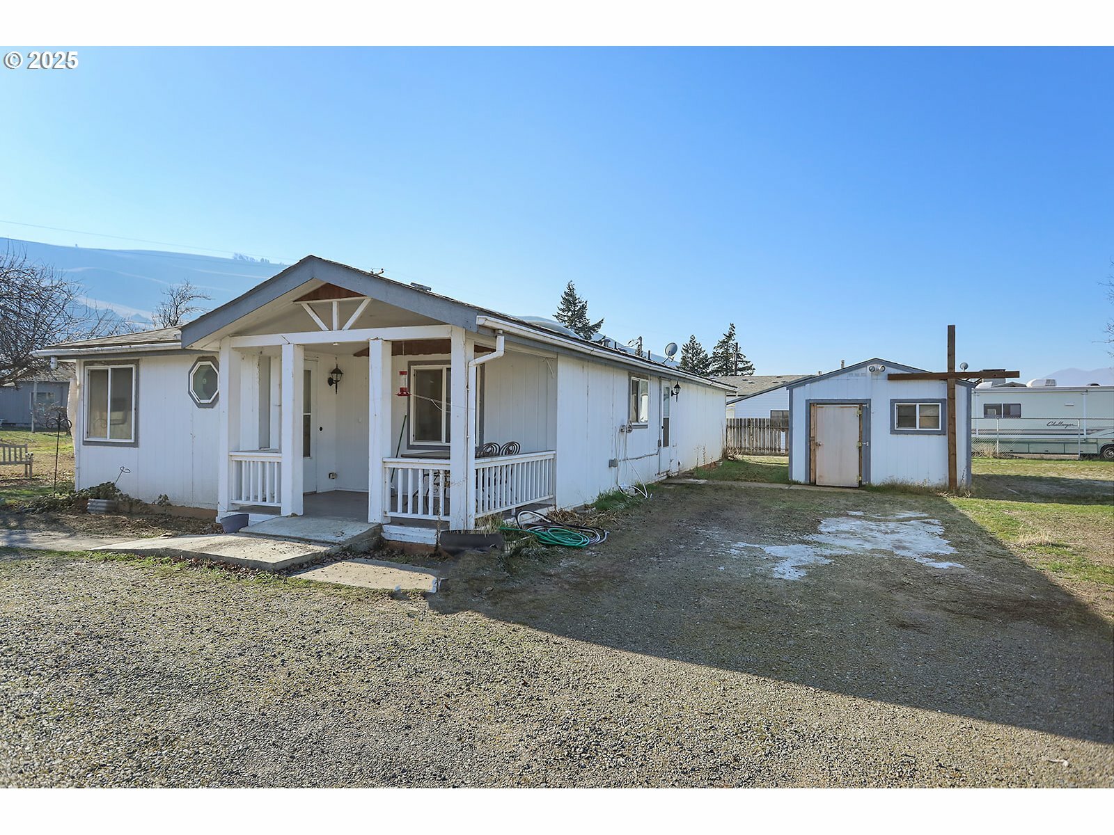 Property Photo: 406 W 1st St OR 97050
