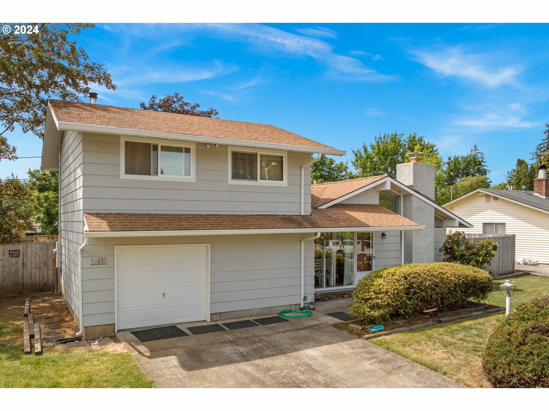 Property Photo: 12836 SE Gladstone St OR 97236