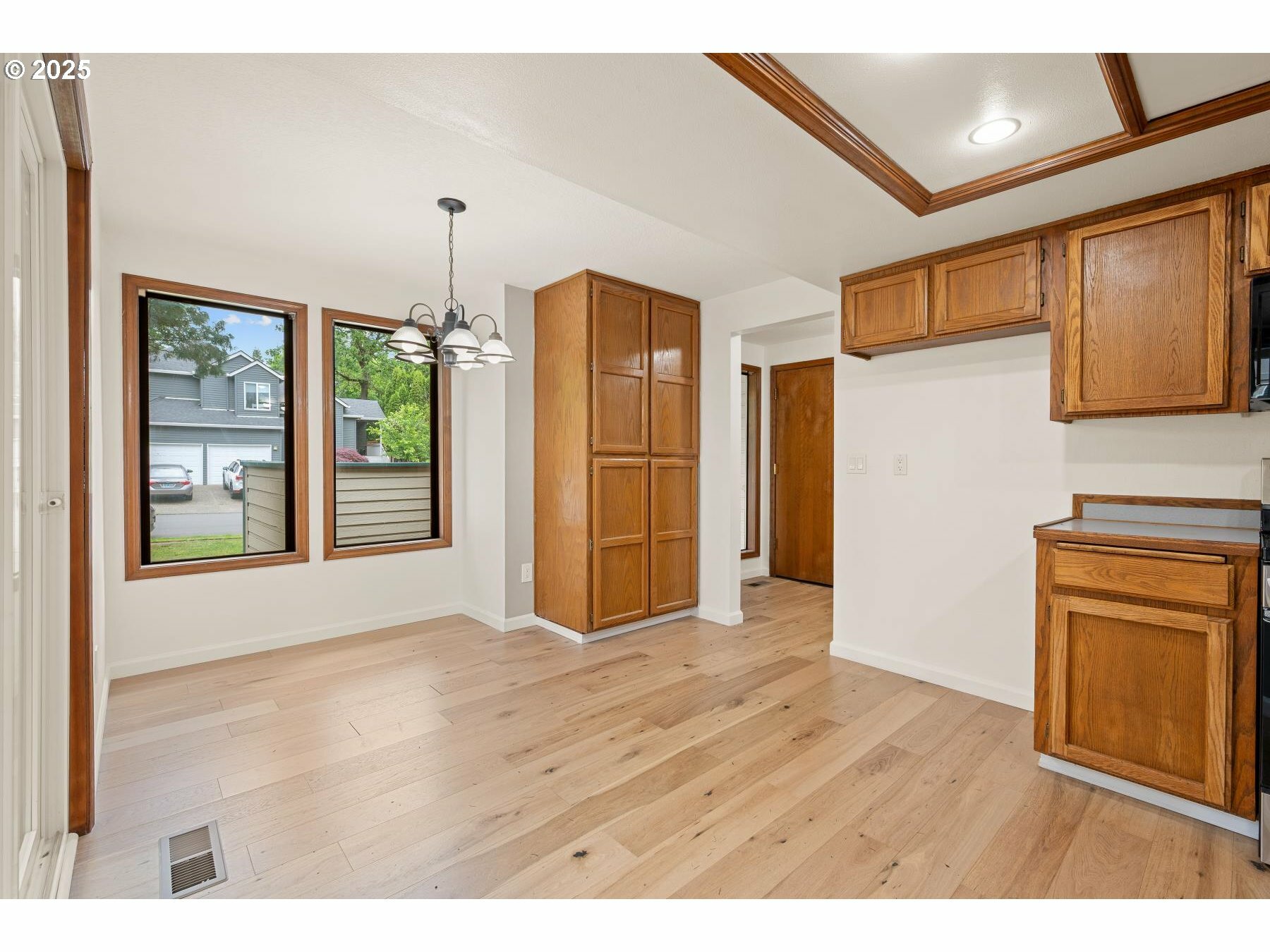 Property Photo: 7930 SW Churchill Way OR 97224
