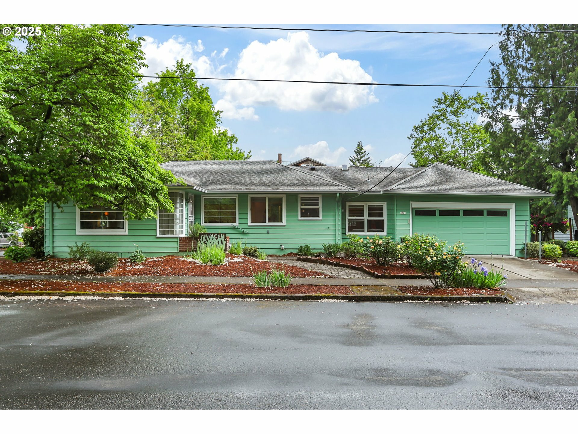 Property Photo: 4425 N Winchell St OR 97203