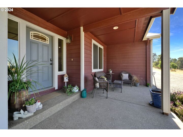Property Photo: 33320 Bryant Rd OR 97426