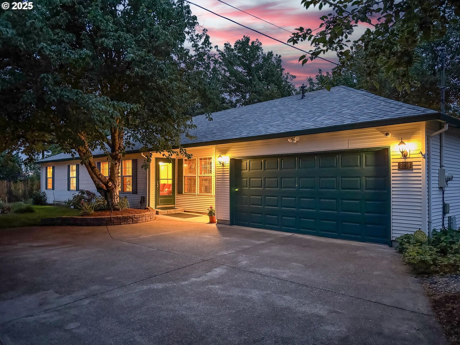 Property Photo: 3216 NE 110th Pl OR 97220