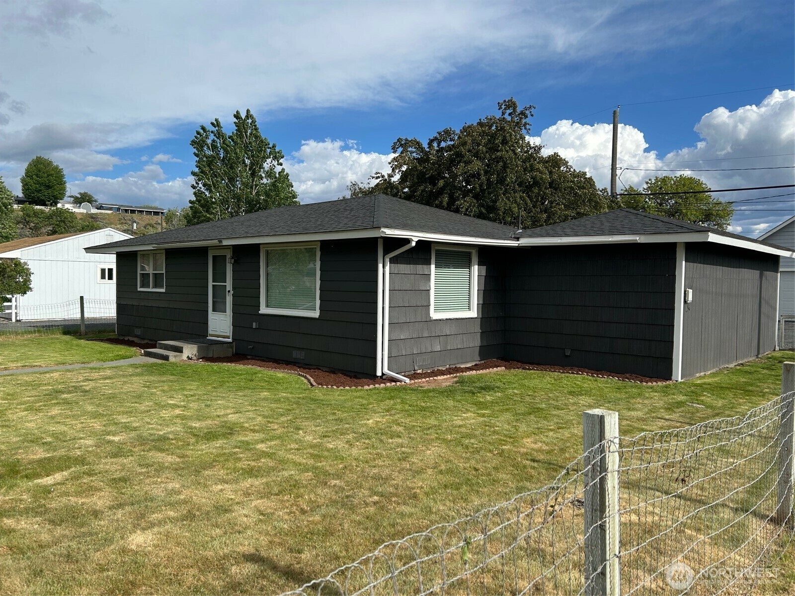 261  Pioneer Avenue SE  Ephrata WA 98823 photo