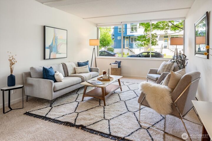 4540  8th Avenue NE 104  Seattle WA 98105 photo