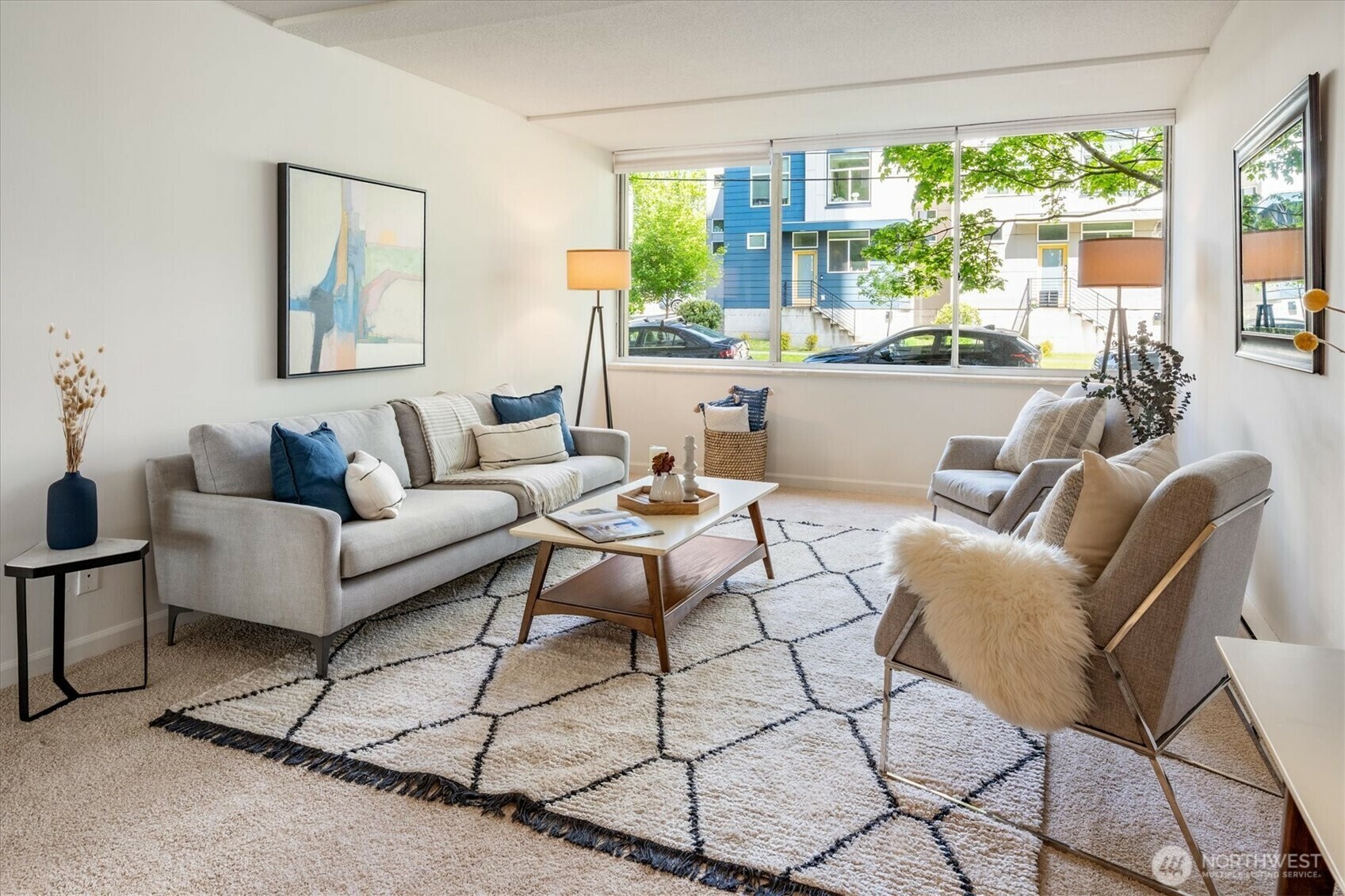 Property Photo: 4540 8th Avenue NE 104 WA 98105