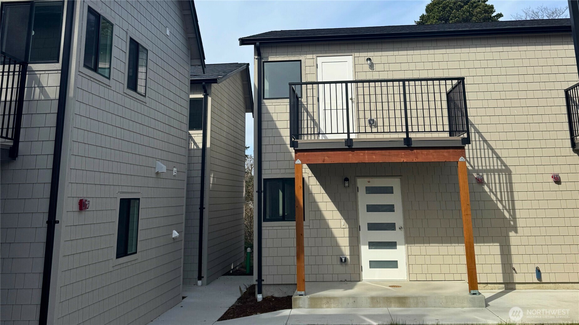 Property Photo:  476 SE Barrington Dr F1  WA 98277 