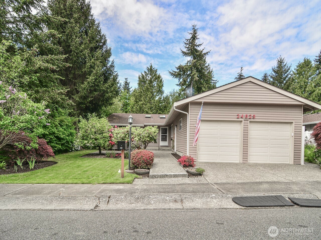 Property Photo: 24829 11th Avenue S WA 98198