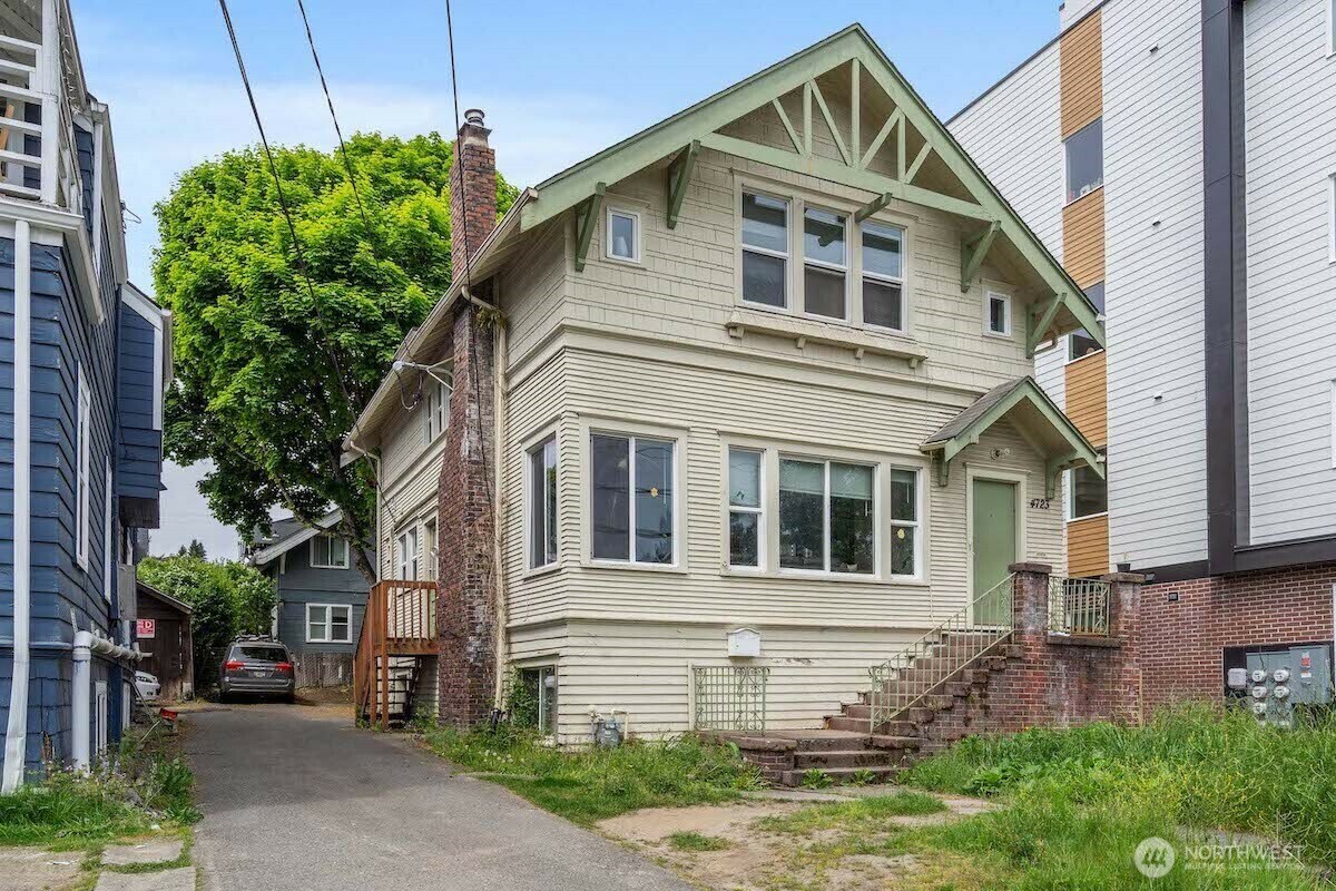 Property Photo: 4723 21st Ave NE WA 98105