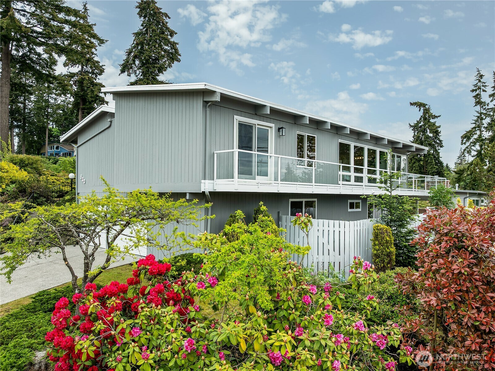 Property Photo: 900 Sea Vista Place WA 98020