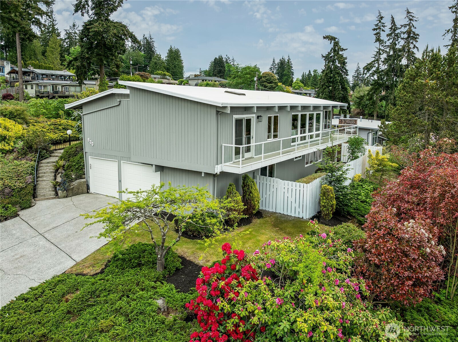 Property Photo:  900  Sea Vista Place  WA 98020 