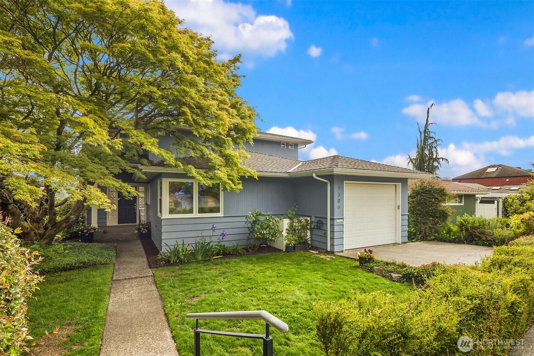 7306  58th Avenue NE  Seattle WA 98115 photo