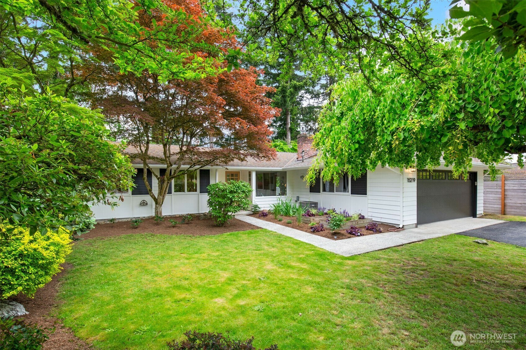 Property Photo: 15219 NE 6th Place WA 98007