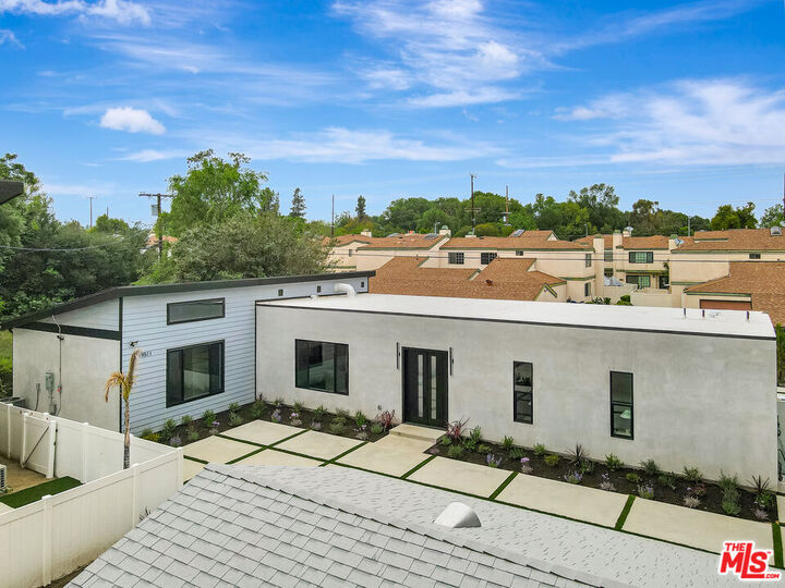 Property Photo:  