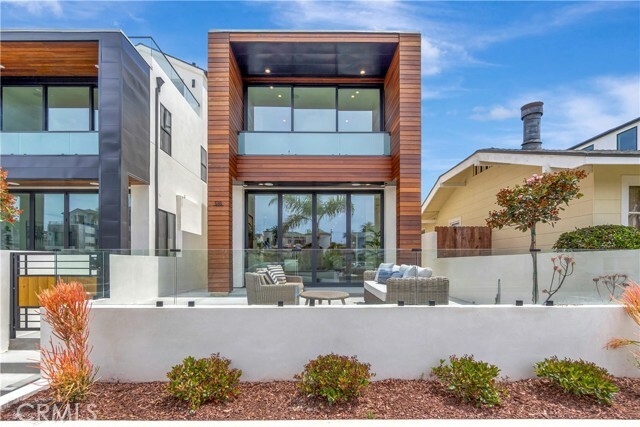 Property Photo: 518 8th Street CA 92648