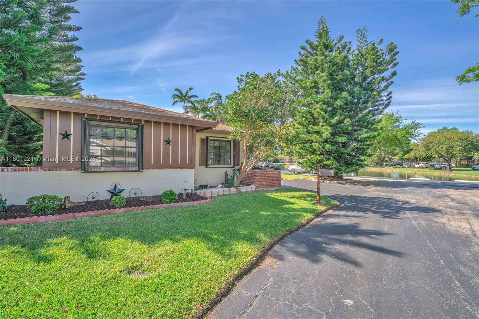 Property Photo: 2218 Nova Village Dr FL 33317
