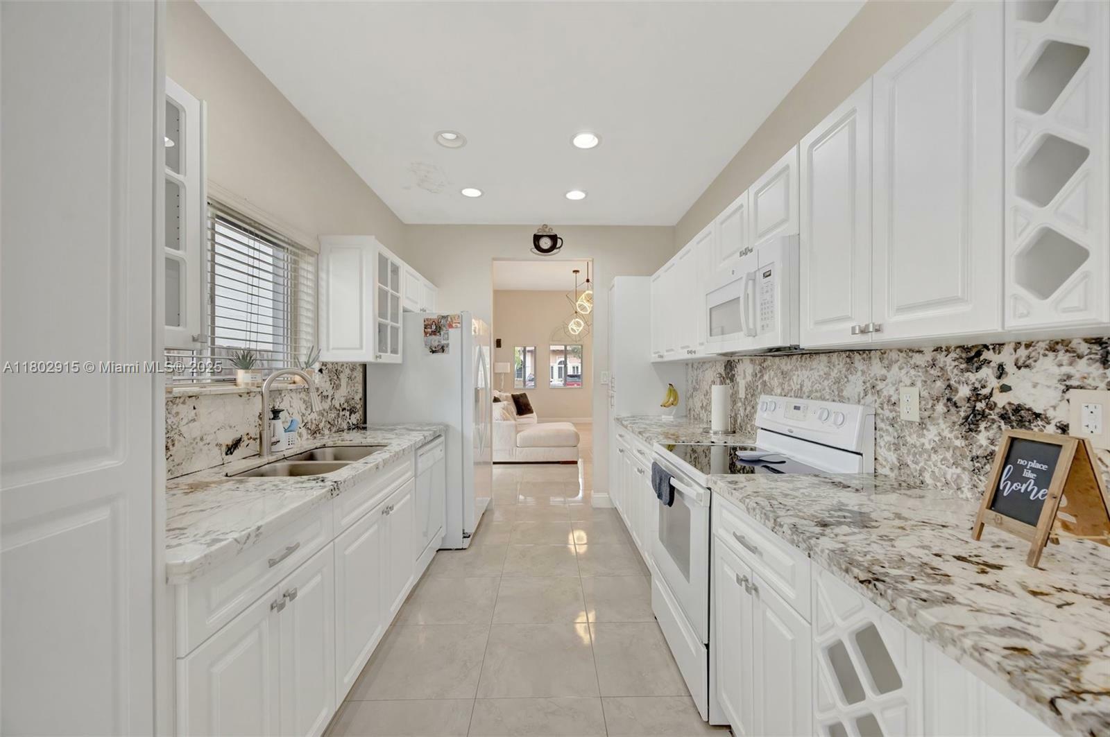 Property Photo:  1130 NE 41st Ave  FL 33033 