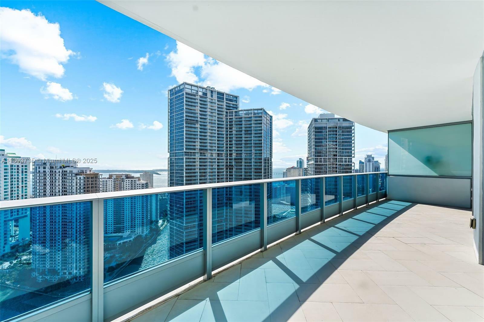 Property Photo: 200 Biscayne Boulevard Way 4005 FL 33131