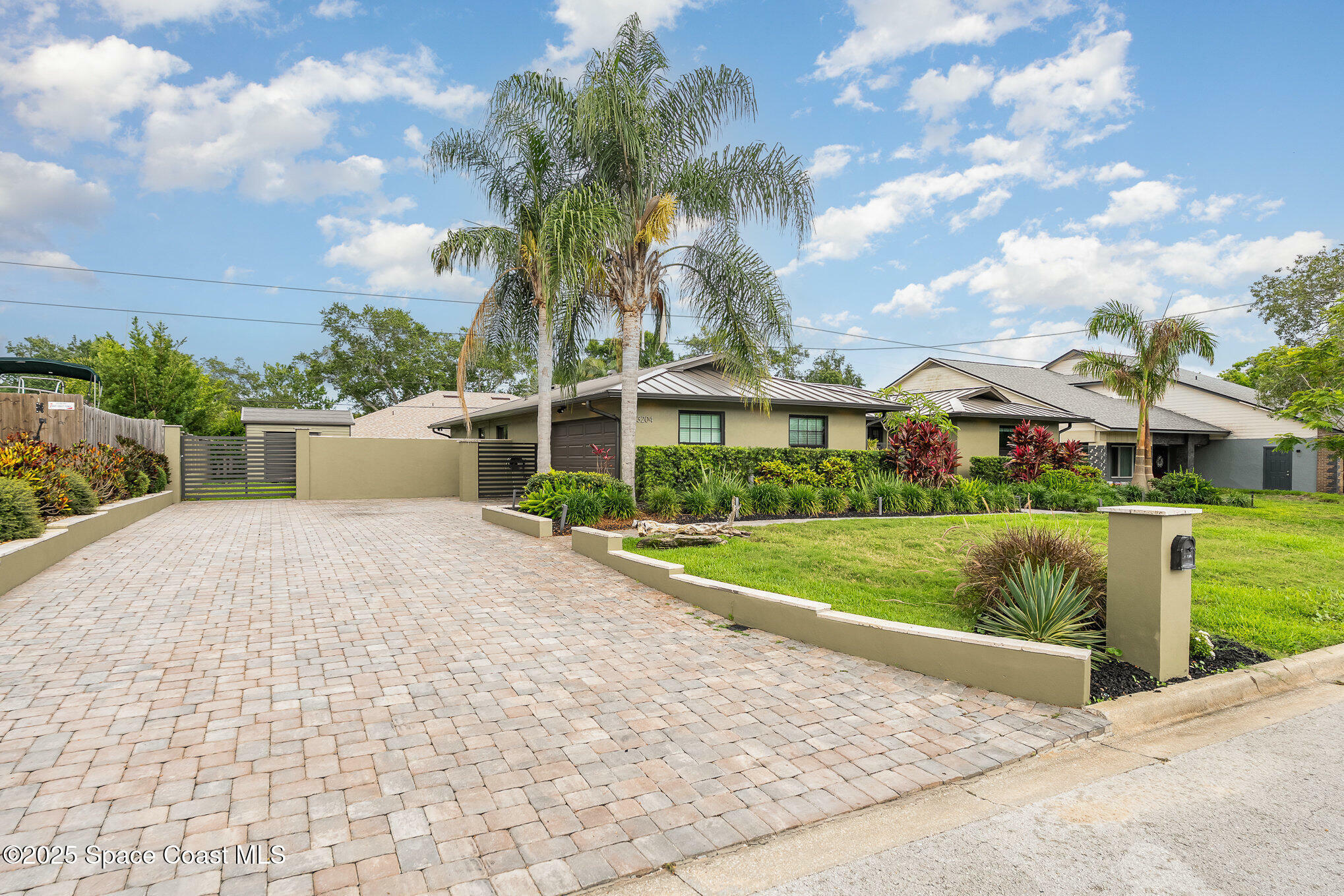 Property Photo: 3204 Nottingham Lane FL 32926