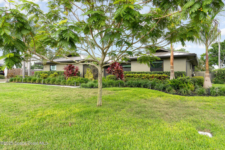 Property Photo:  3204 Nottingham Lane  FL 32926 