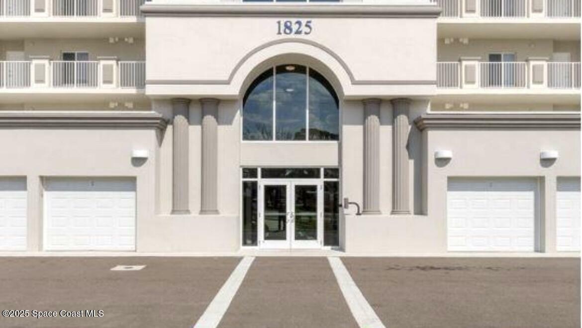 Property Photo: 1825 Riverside Drive FL 32780