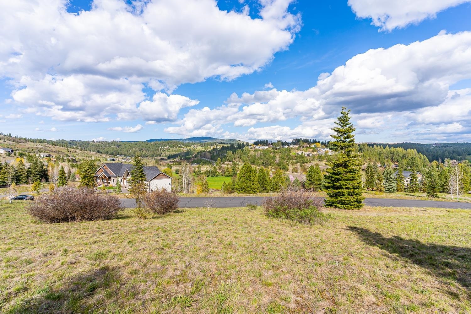 Property Photo: 12112 S Fairway Ridge Ln WA 99224