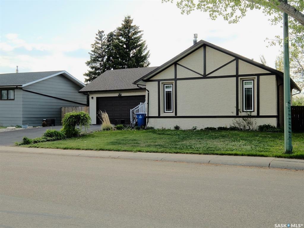 Property Photo: 1003 6th Street E SK S0L 2V0
