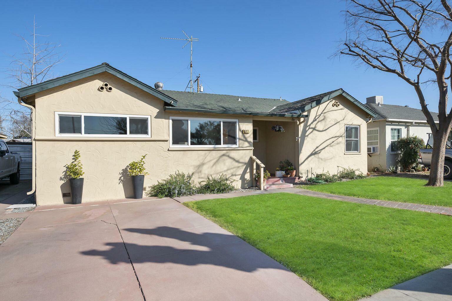 Property Photo: 327 Channing Way CA 93221