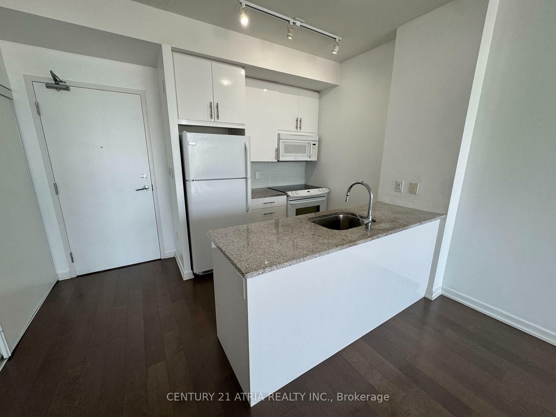 Property Photo: 70 Forest Manor Road 911 ON M2J 0A9
