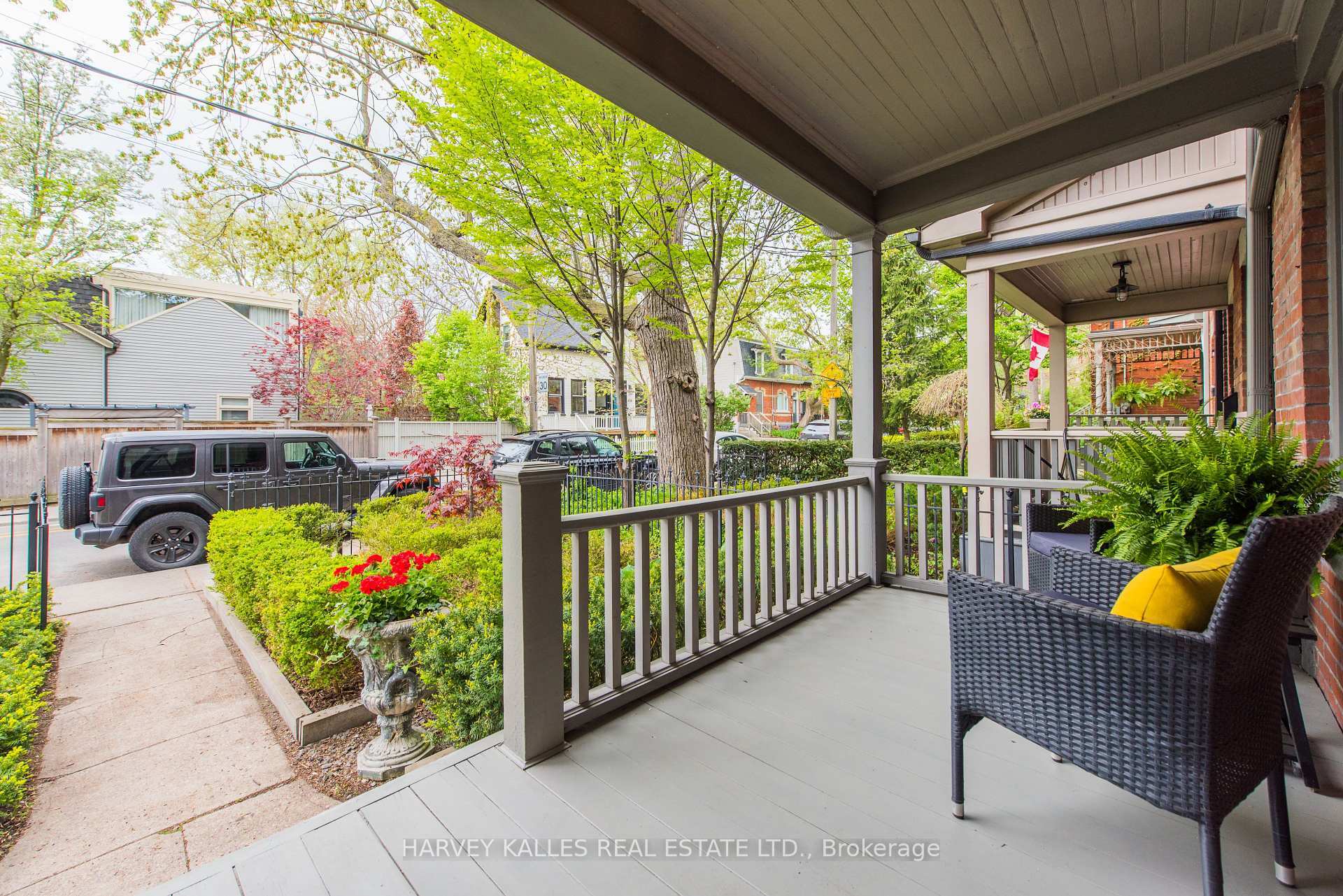 Property Photo: 429 Sumach Street ON M4X 1V6