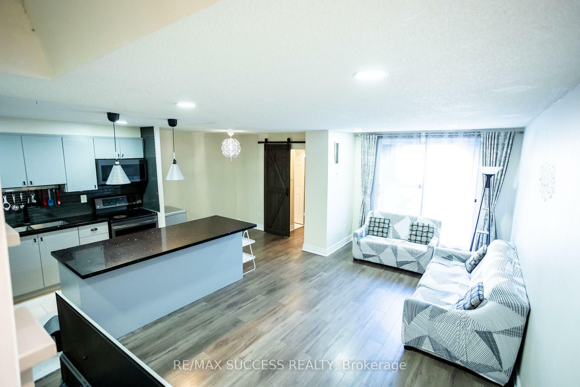 Property Photo: 2095 Roche Court 207 ON L5K 2C8