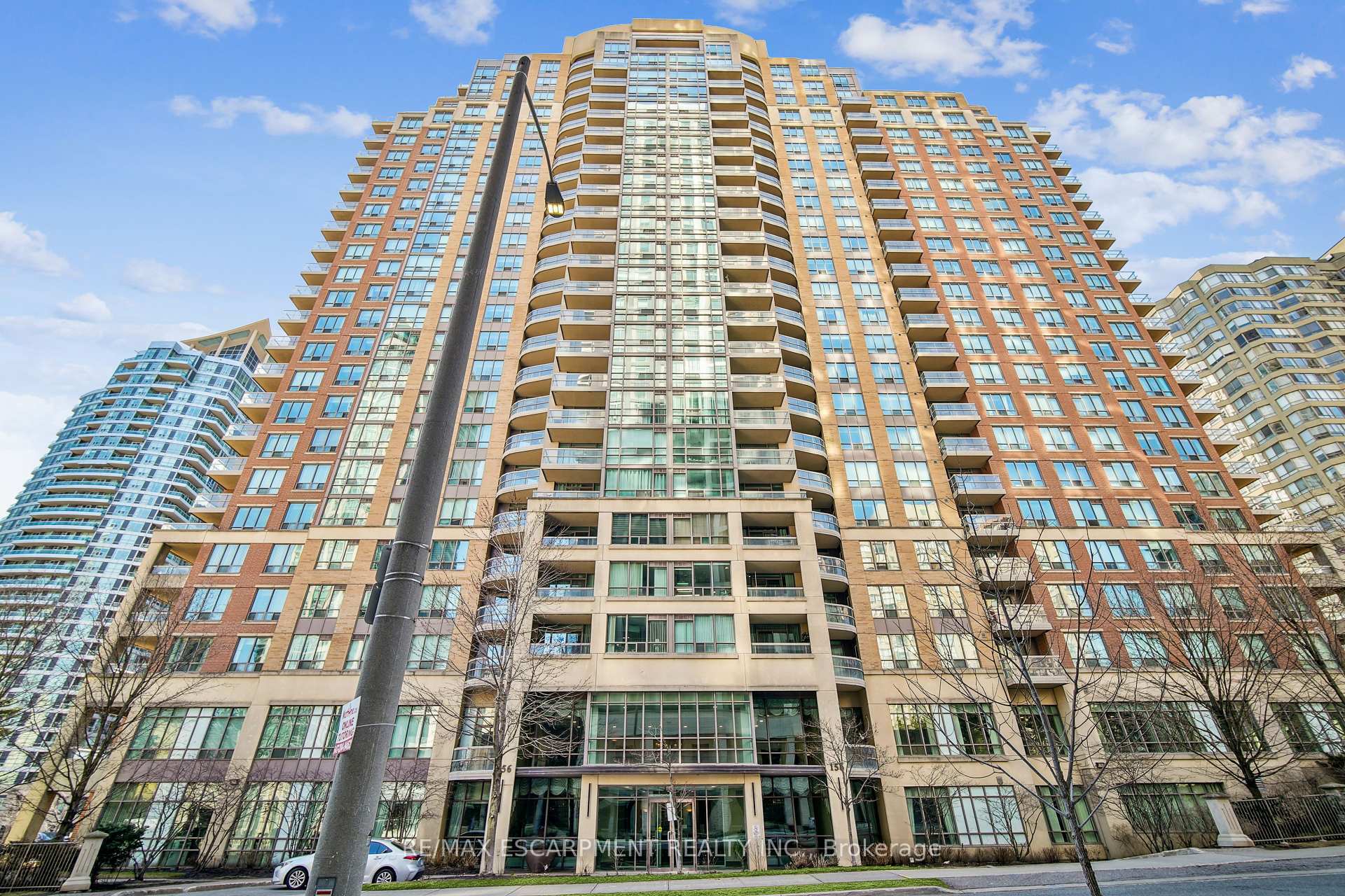 Property Photo: 156 Enfield Place 1712 ON L5B 4L8