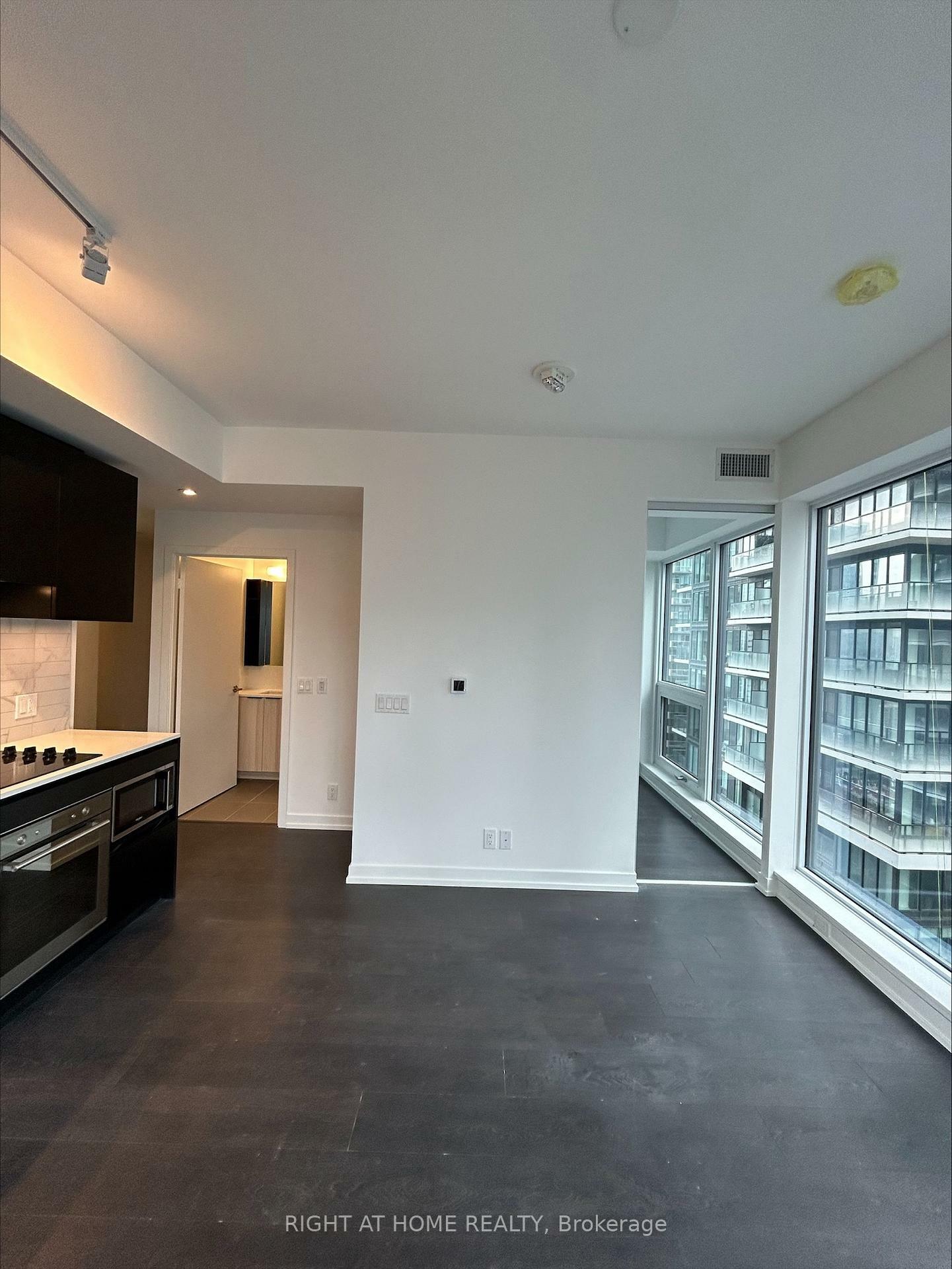 Property Photo: 55 Mercer Street 3209 ON M5V 1H2