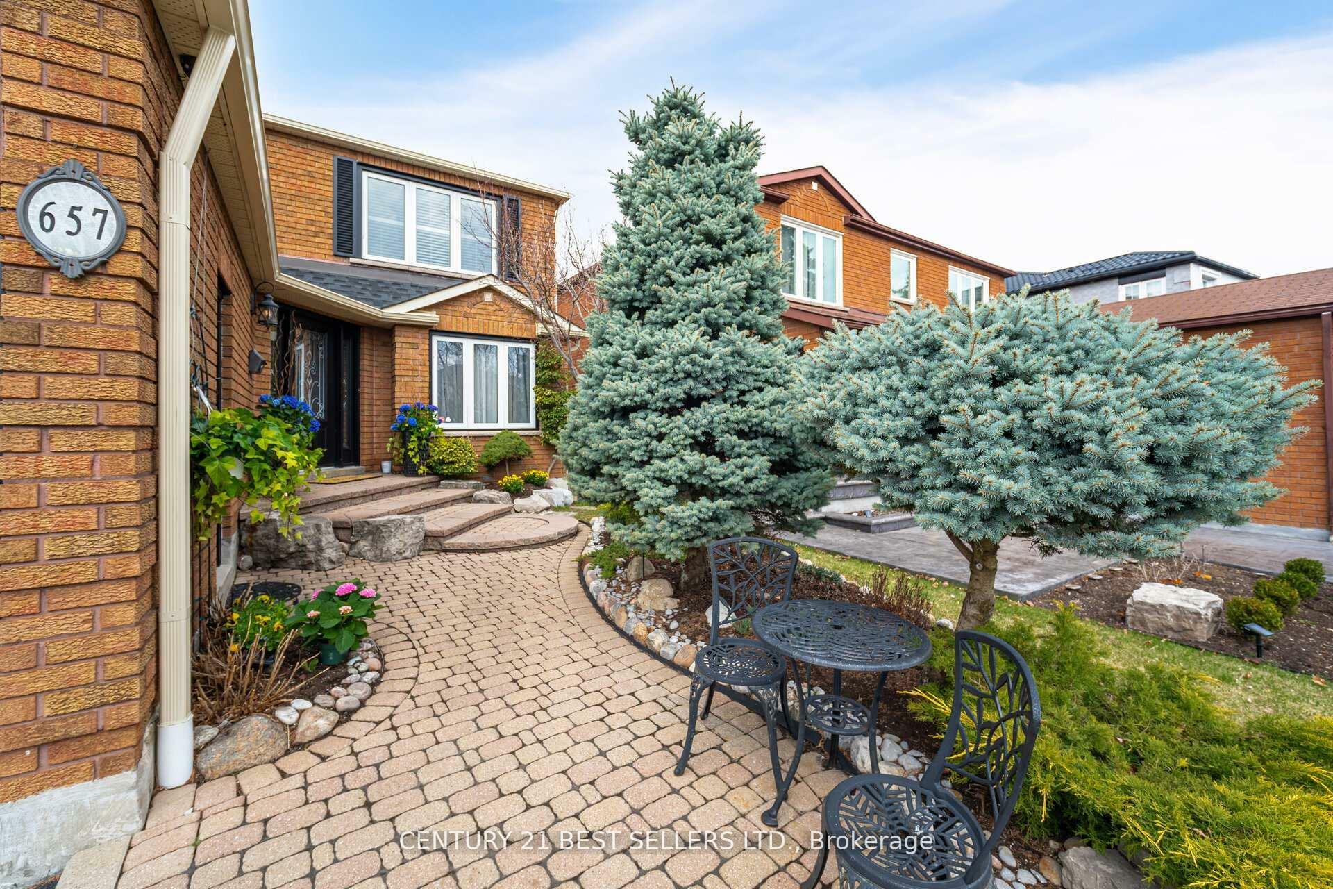 Property Photo: 657 Savoy Crescent ON L5R 3B4