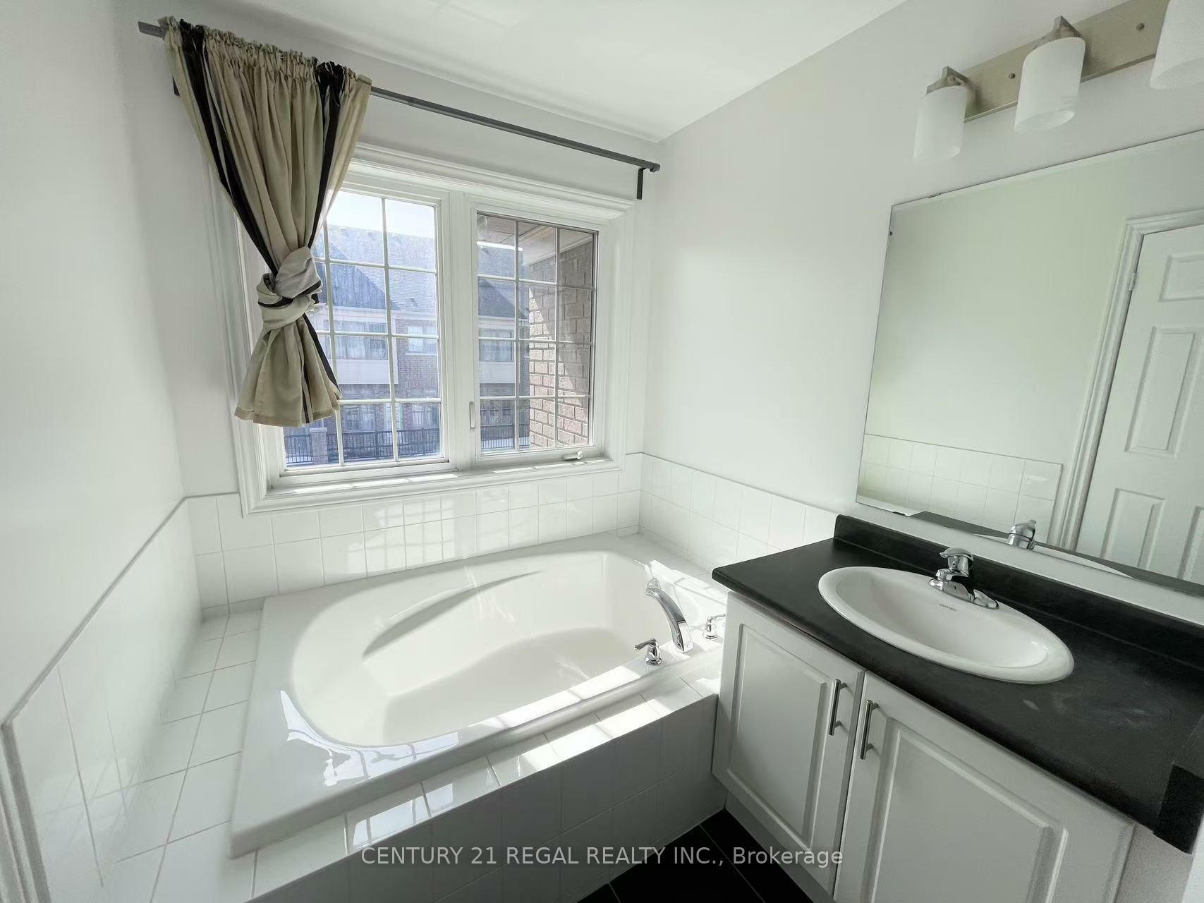 Photo de la propriété:  29 Rougeview Park Crescent  ON L6E 0S7 