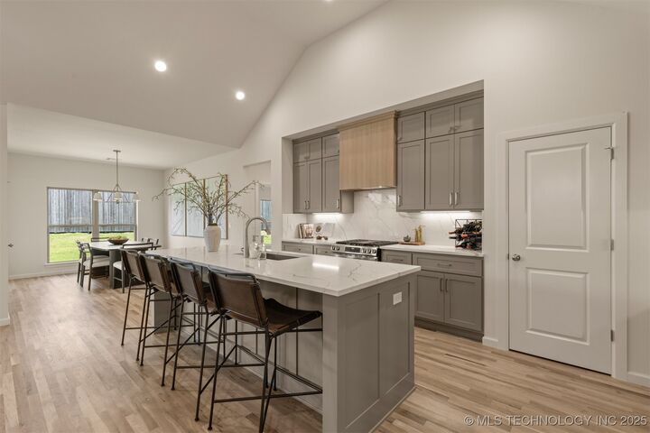 Property Photo:  1331 N Beech Street  OK 74012 