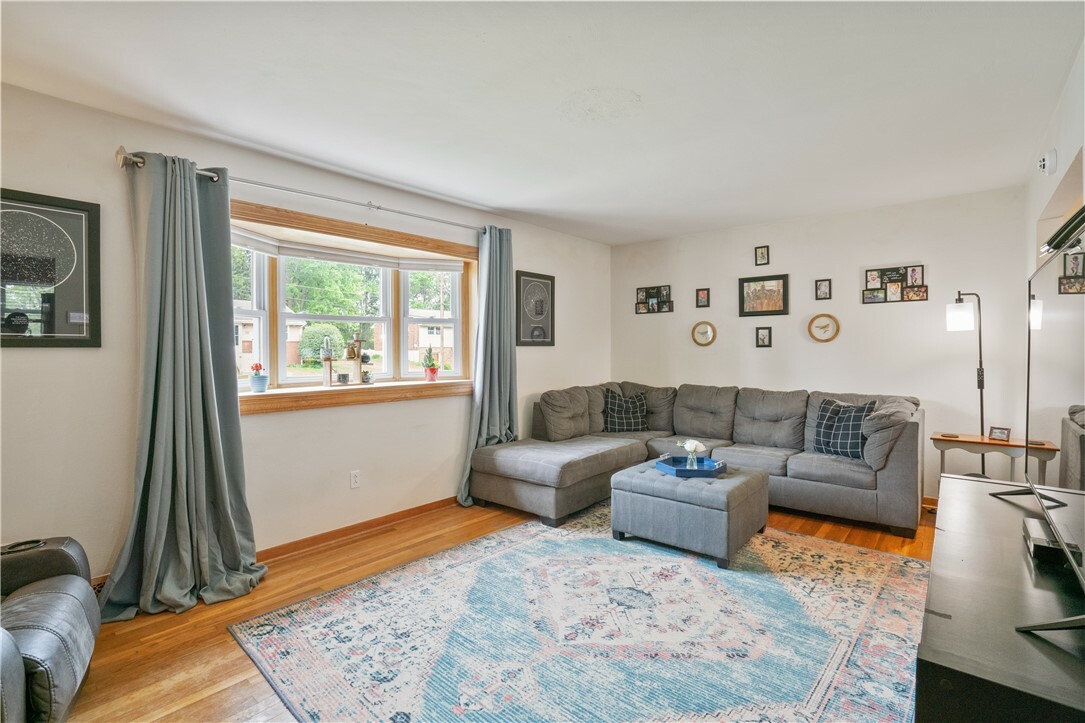 Property Photo: 147 Edgewood Dr PA 15009