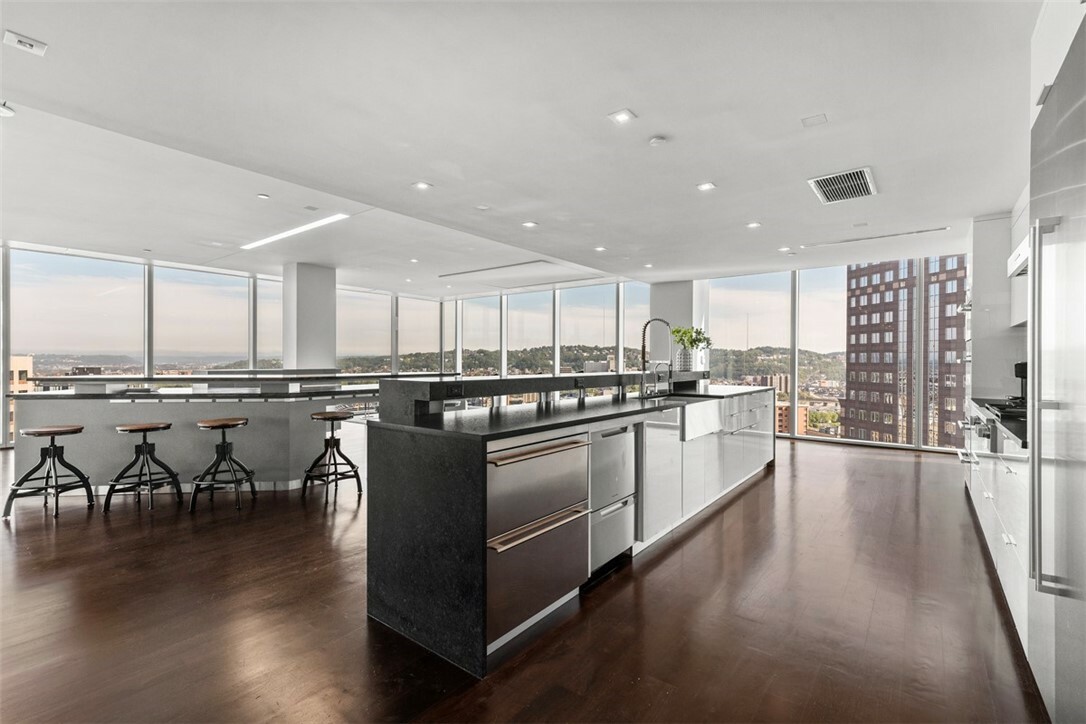 Property Photo: 550 Market Street 19 PA 15222
